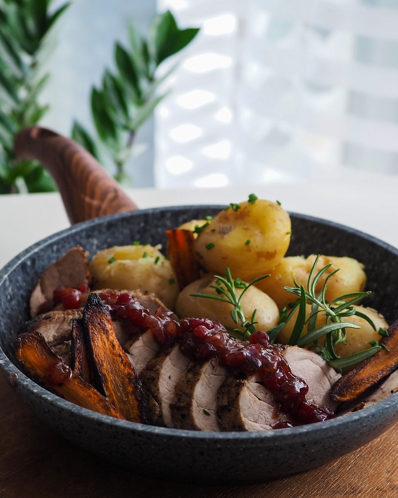 Wieprzowe polędwiczki w żurawinowo balsamicznym sosie