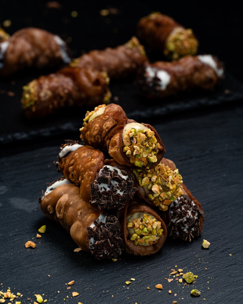 Cannoli (włoskie rurki z kremem z ricotty)
