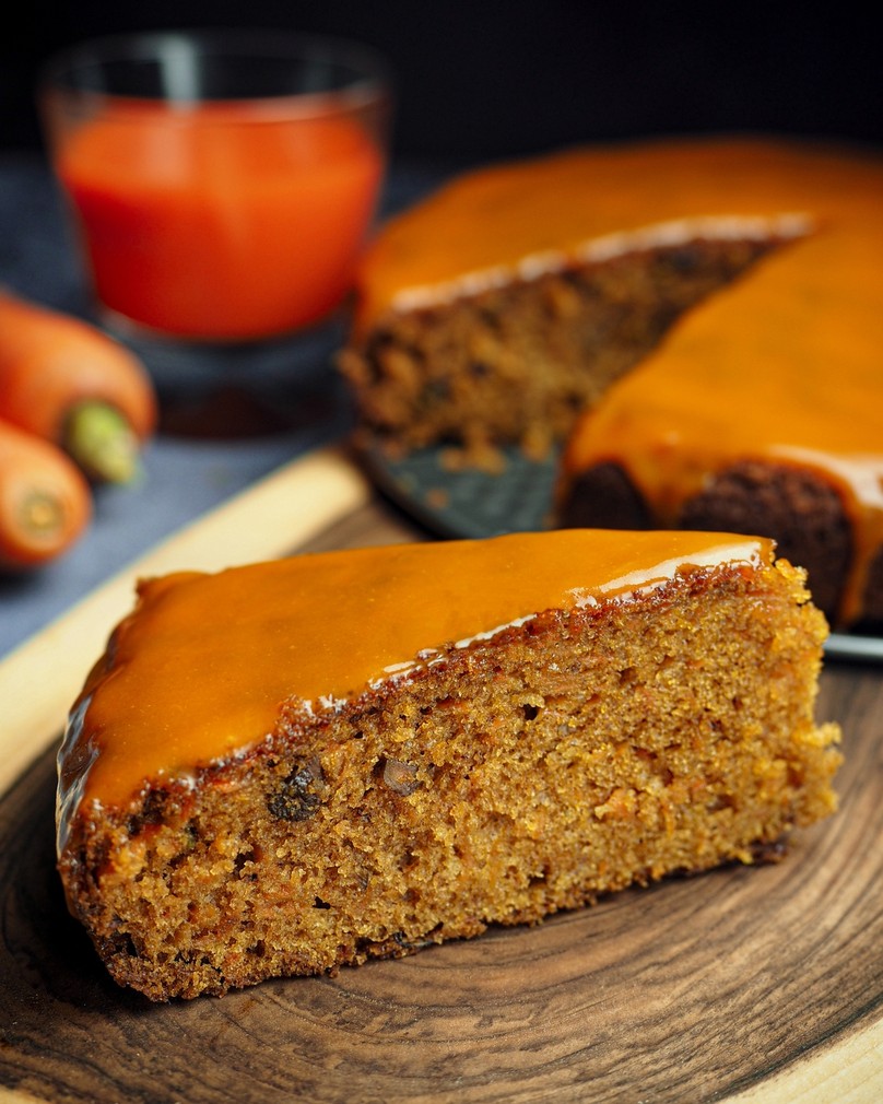 Marchewkowe ciasto z pistacjami