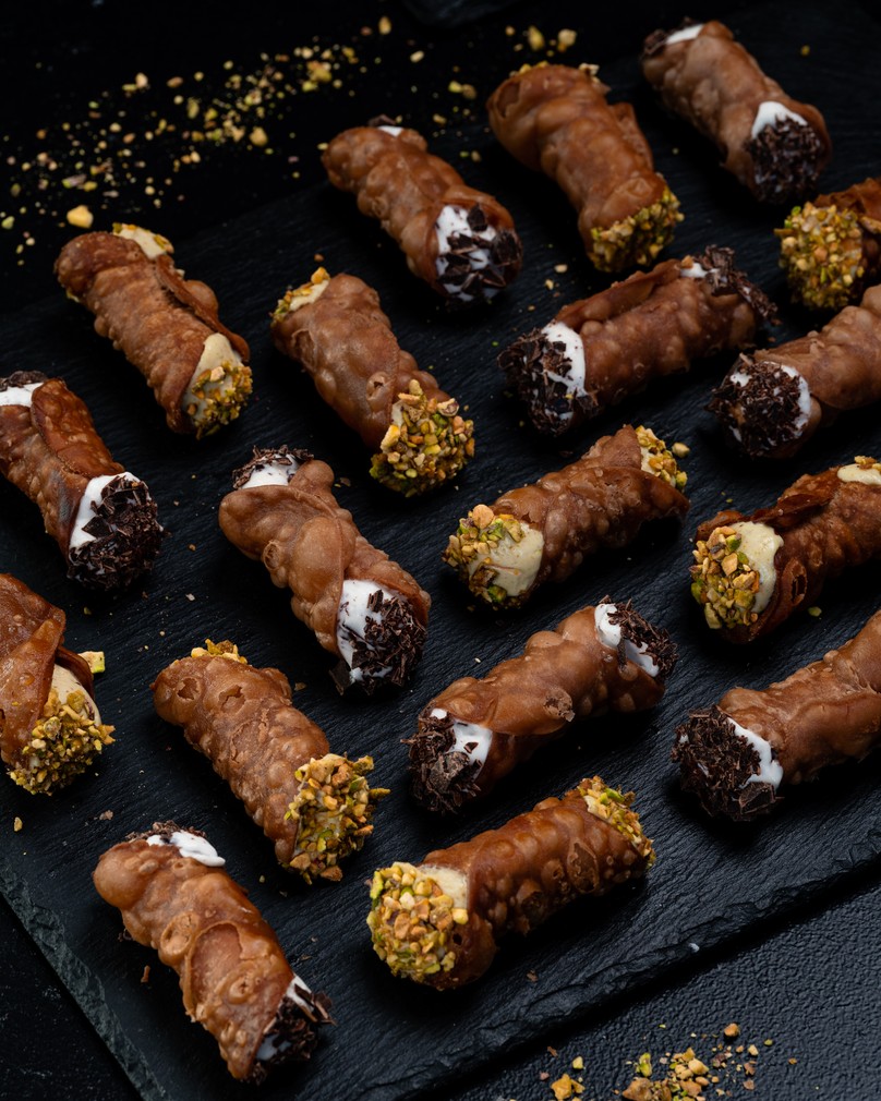 Cannoli (włoskie rurki z kremem z ricotty)