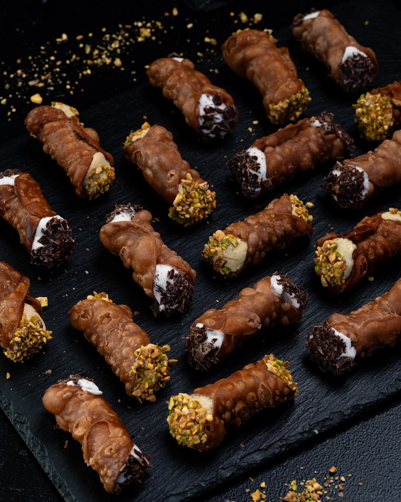 Cannoli (włoskie rurki z kremem z ricotty)