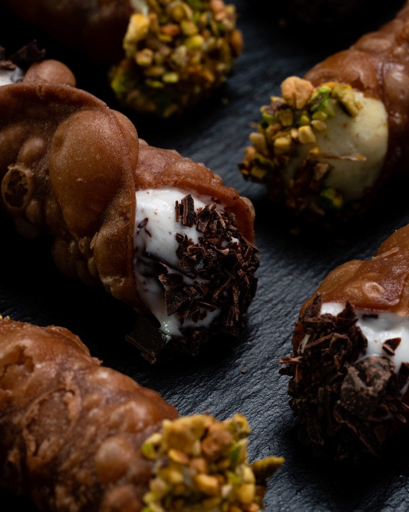 Cannoli (włoskie rurki z kremem z ricotty)