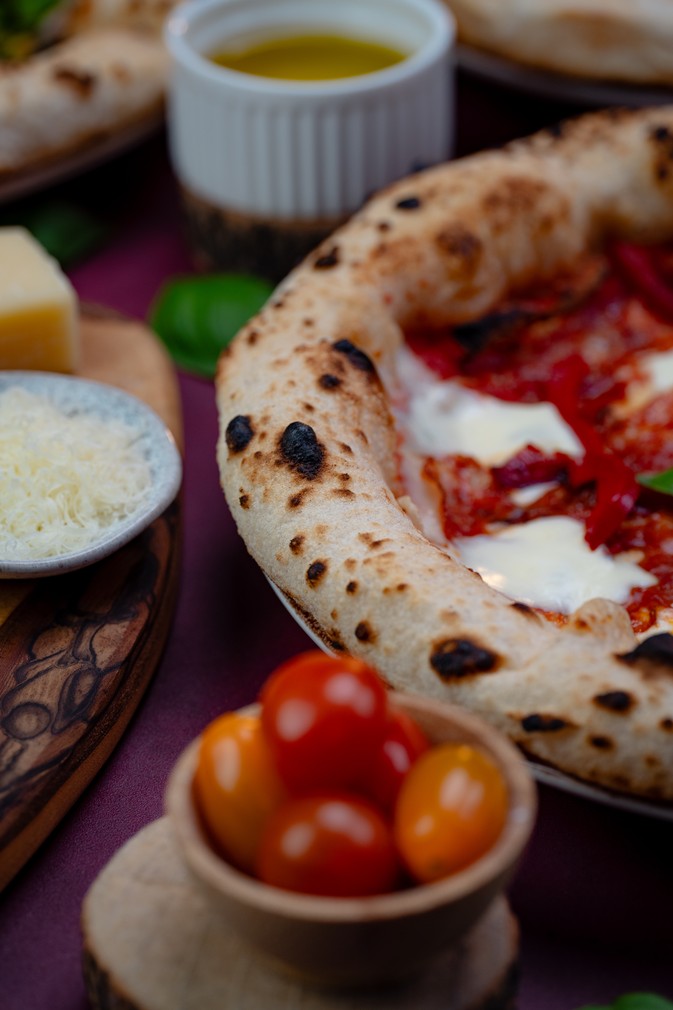 Nowoczesna pizza neapolitańska (Biga)
