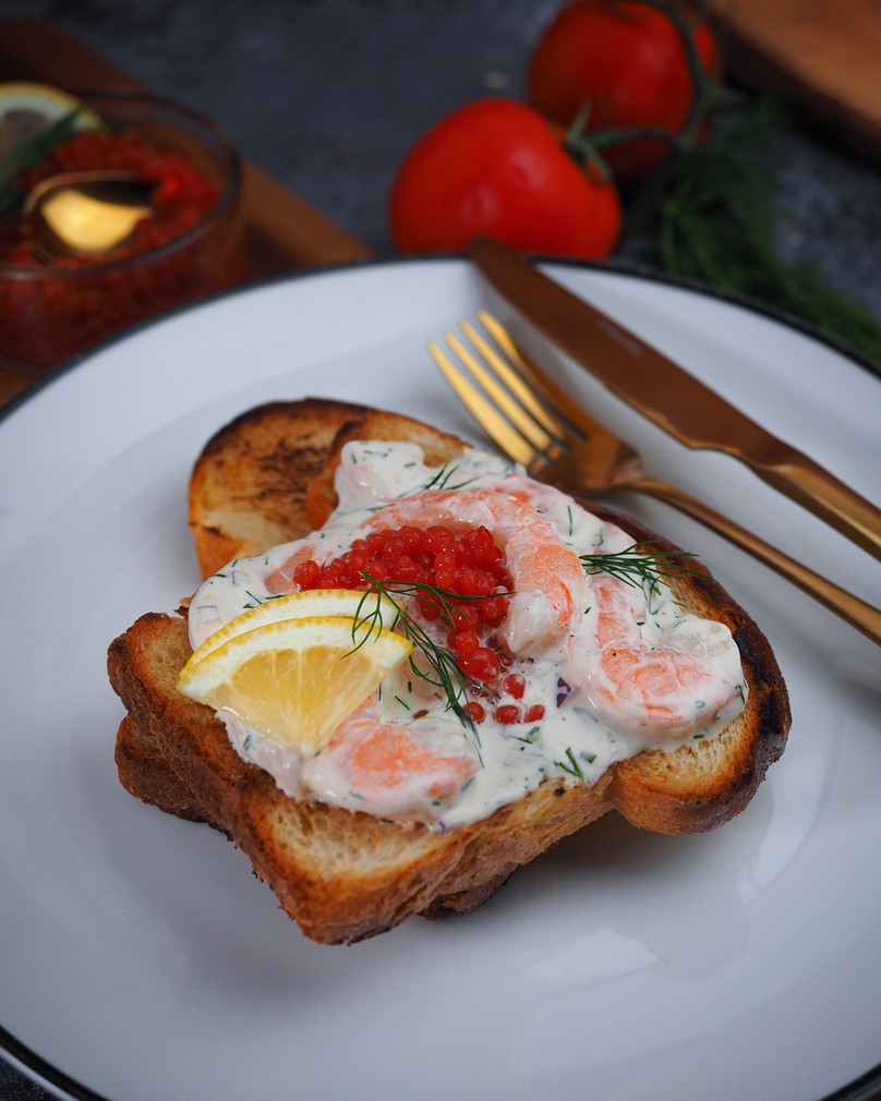 Szwedzki tost z krewetkami