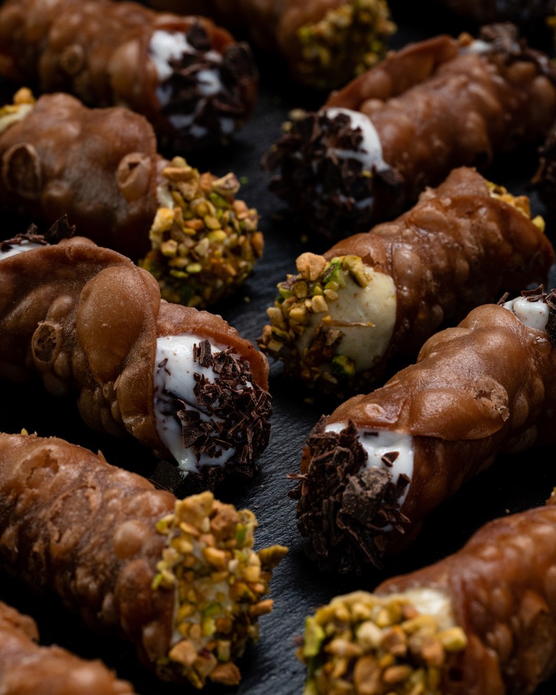 Cannoli (włoskie rurki z kremem z ricotty)